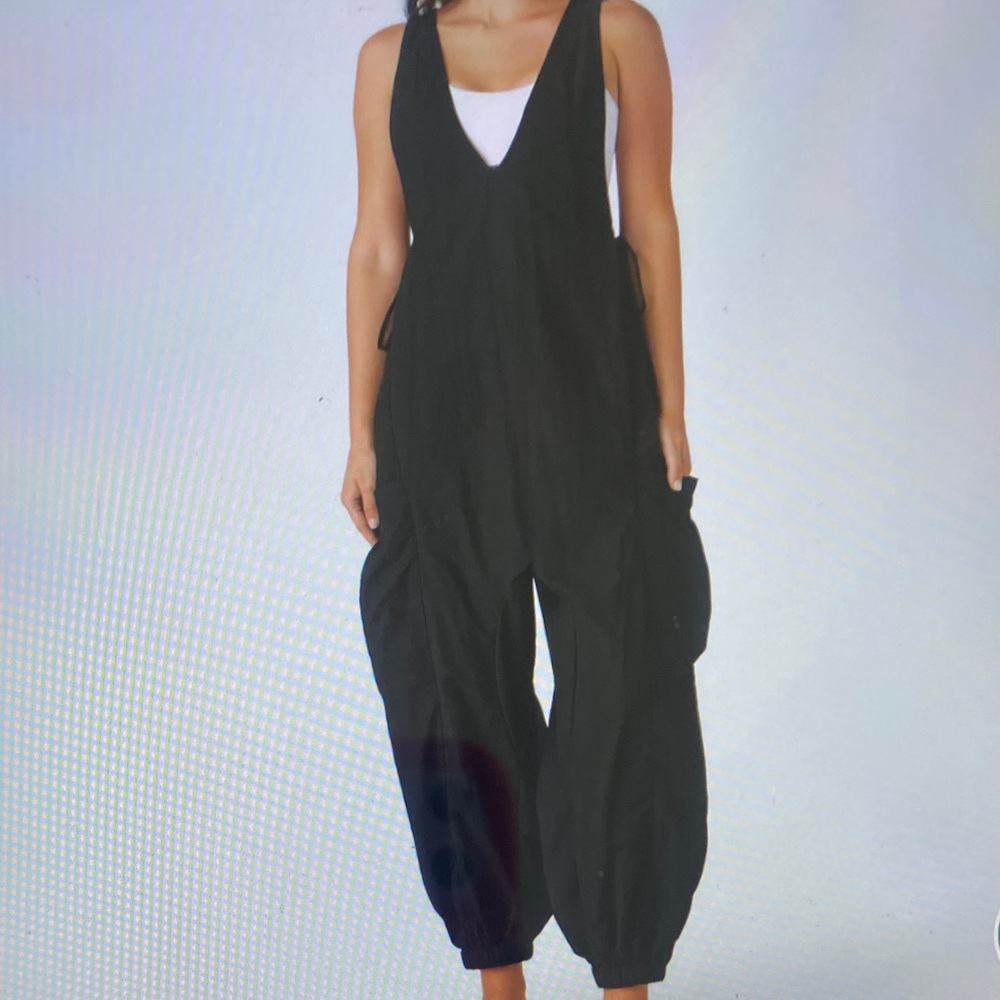 HALARA Black Sleeveless V-Neck Jumpsuit